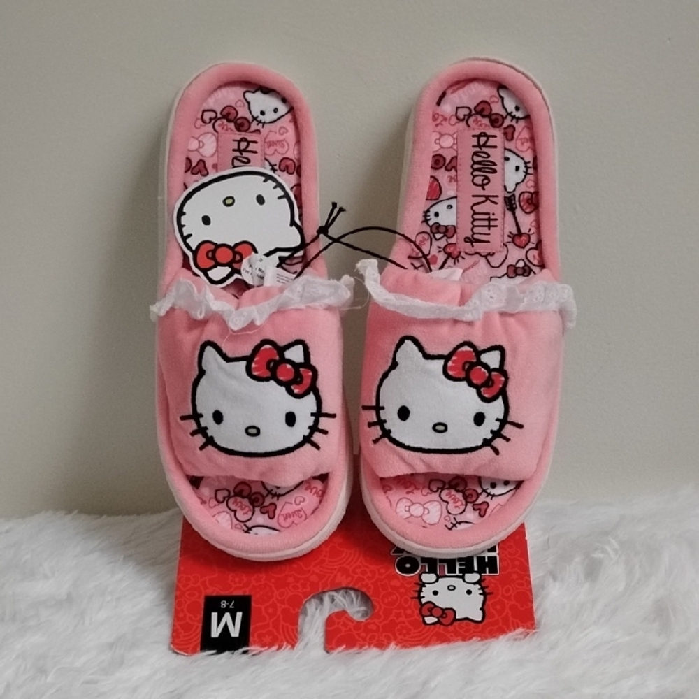 *NWT Iconic Hello Kitty Pink and‎ White Cozy Girly Slippers With Ruffle Detail